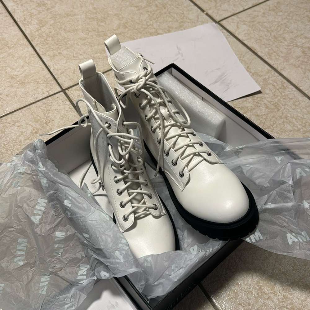 Mia boots , brand new size 8 1/2